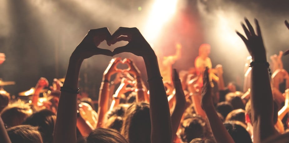 Mėgaujiesi maistu linksmindamasis? Kaip “eatertainment” keičia maisto industriją.